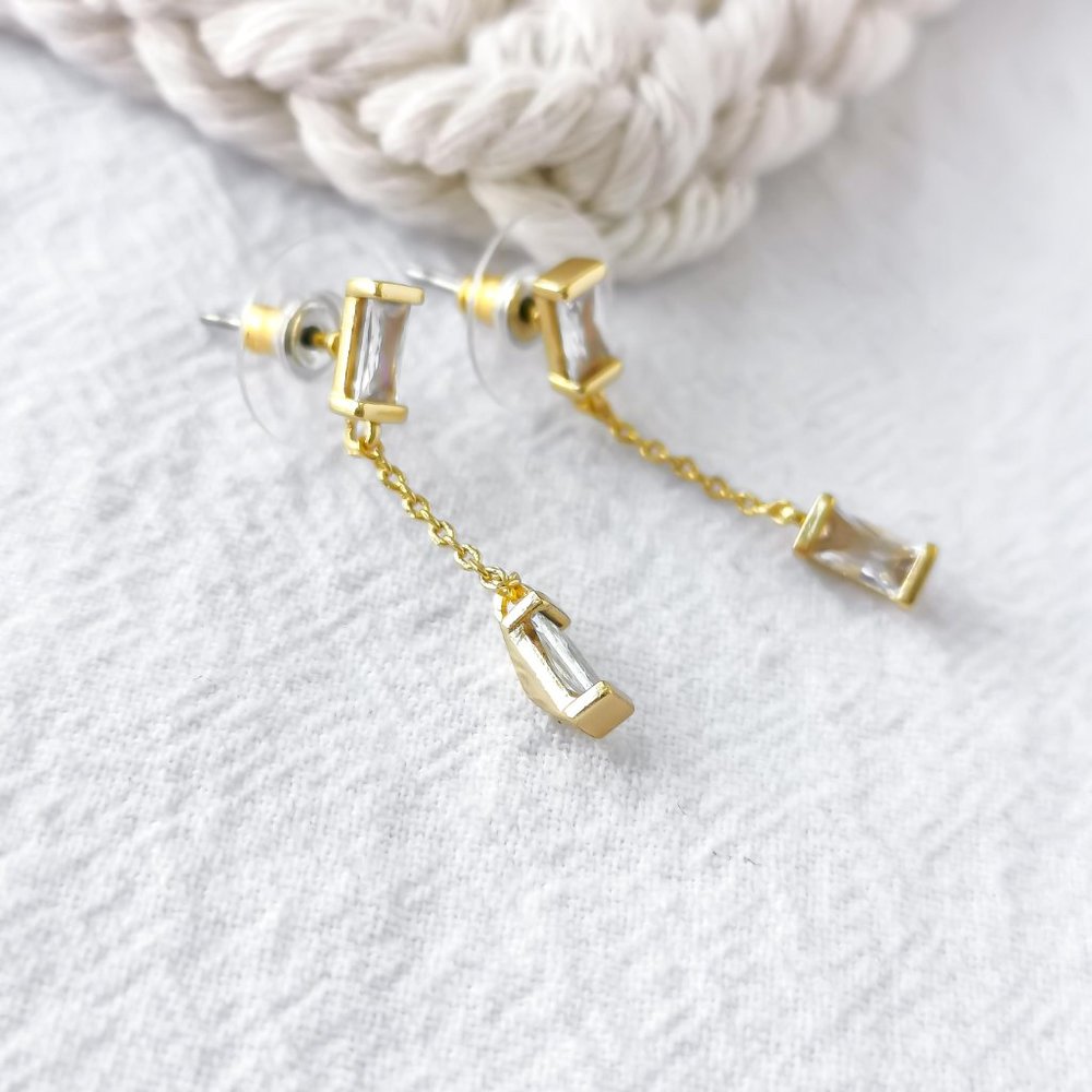 Kendra Scott Gold Earrings - Picture 2 of 5